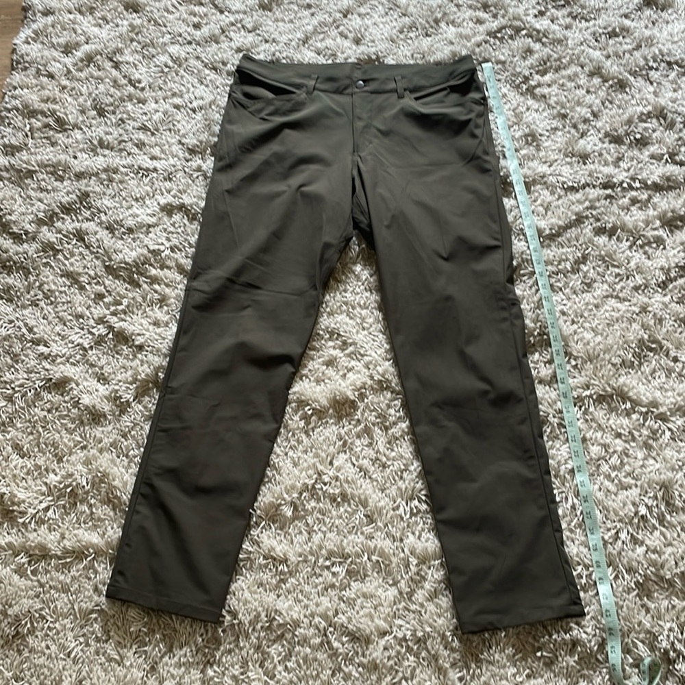 Lululemon men's ABC Classic-Fit 5 Pocket Pant
Warpstreme dark olive green color